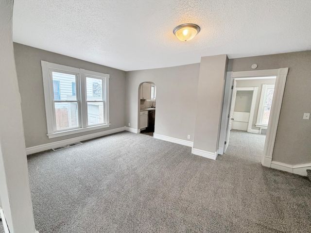 809 11th Avenue N, Fargo, ND 58102