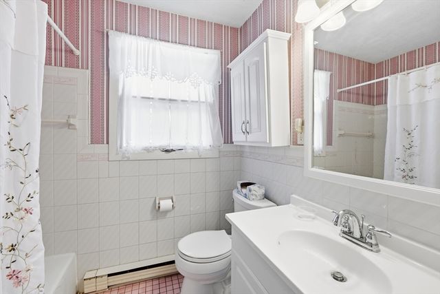 66 Pierce Rd, West Brookfield, MA 01585