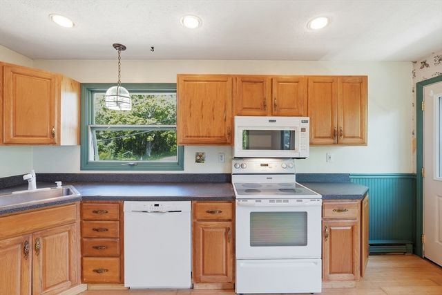 66 Pierce Rd, West Brookfield, MA 01585
