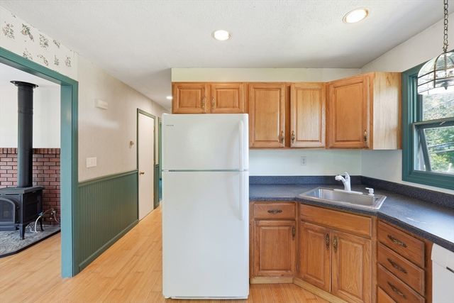 66 Pierce Rd, West Brookfield, MA 01585