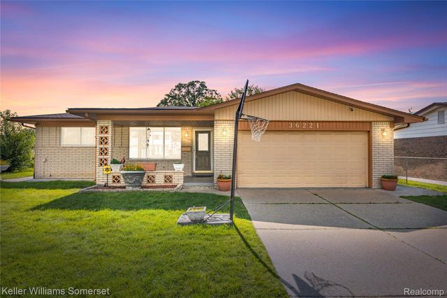 36221 Pickwick Court, Sterling Heights, MI 48310