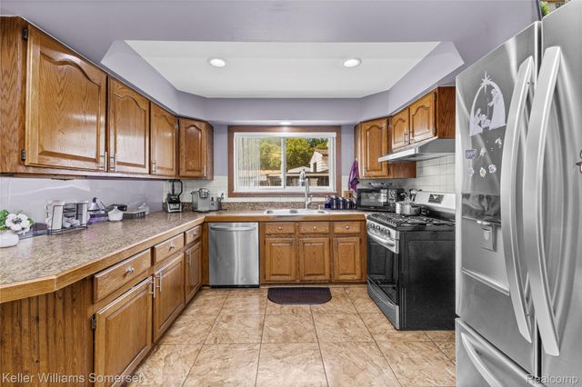 36221 Pickwick Court, Sterling Heights, MI 48310