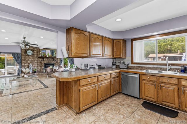 36221 Pickwick Court, Sterling Heights, MI 48310