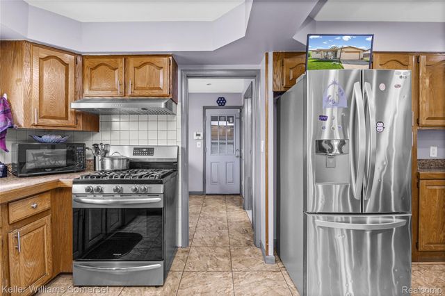 36221 Pickwick Court, Sterling Heights, MI 48310