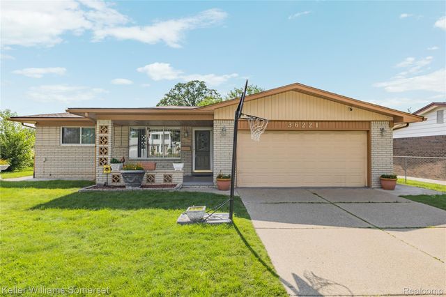36221 Pickwick Court, Sterling Heights, MI 48310