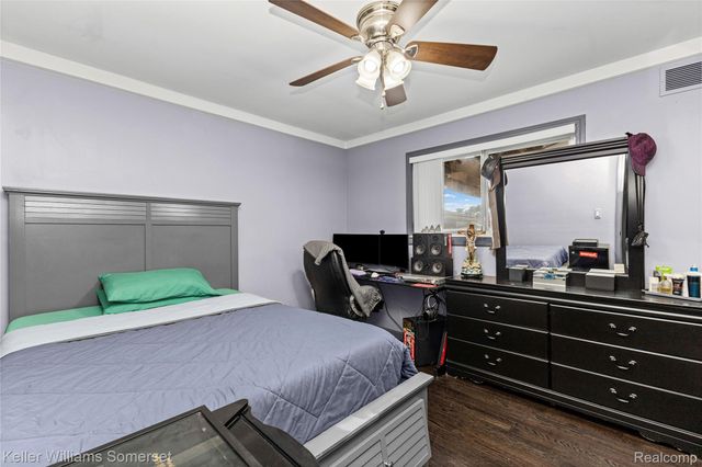 36221 Pickwick Court, Sterling Heights, MI 48310