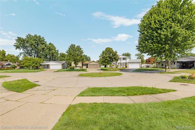 36221 Pickwick Court, Sterling Heights, MI 48310