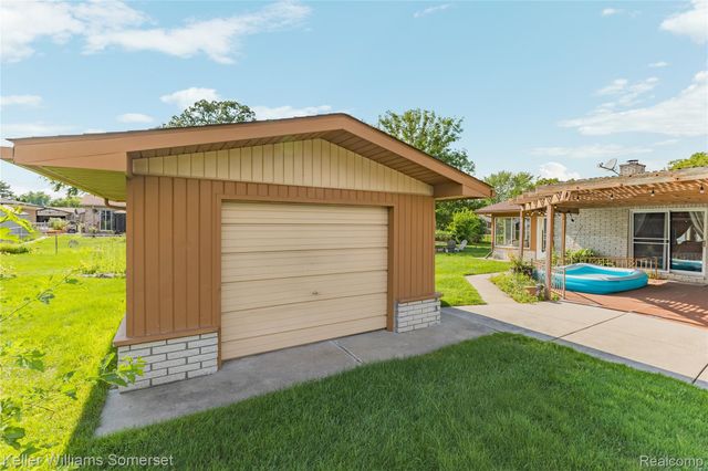 36221 Pickwick Court, Sterling Heights, MI 48310