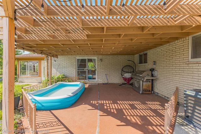 36221 Pickwick Court, Sterling Heights, MI 48310