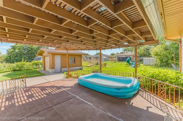 36221 Pickwick Court, Sterling Heights, MI 48310