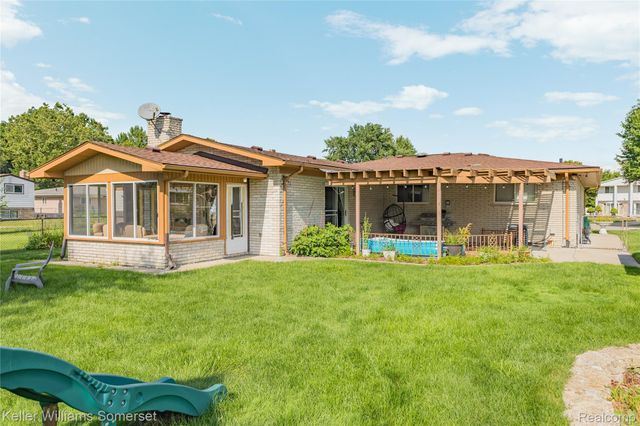 36221 Pickwick Court, Sterling Heights, MI 48310