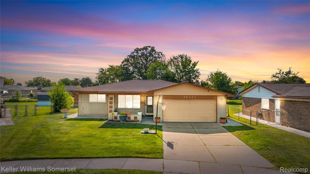 36221 Pickwick Court, Sterling Heights, MI 48310