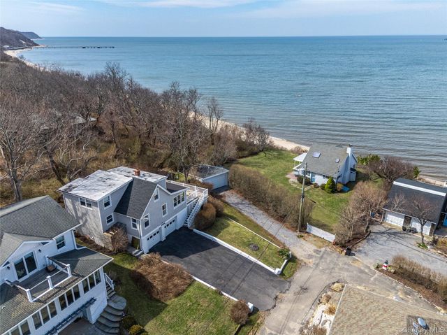 31 W Fairview Avenue, Jamesport, NY 11901