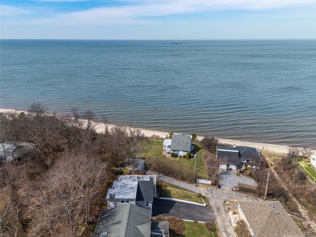 31 W Fairview Avenue, Jamesport, NY 11901