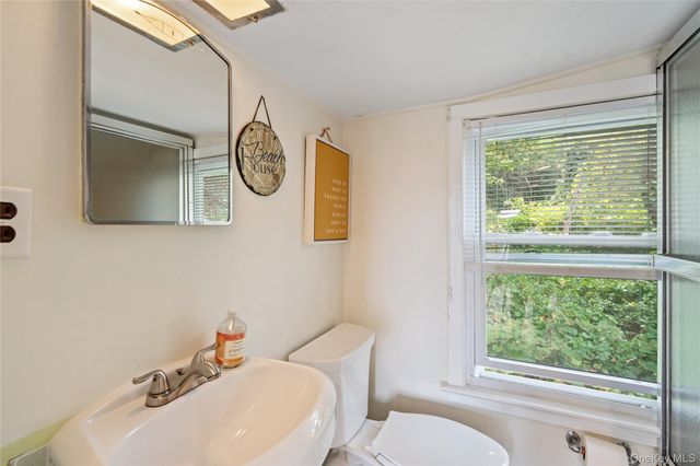 31 W Fairview Avenue, Jamesport, NY 11901