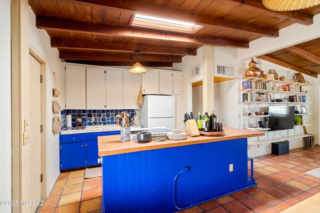 814 N Dodge Boulevard, Tucson, AZ 85716