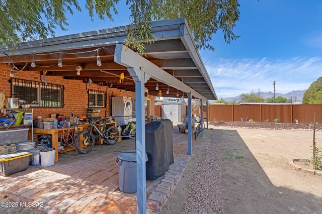 814 N Dodge Boulevard, Tucson, AZ 85716
