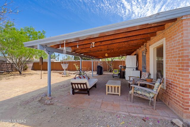 814 N Dodge Boulevard, Tucson, AZ 85716