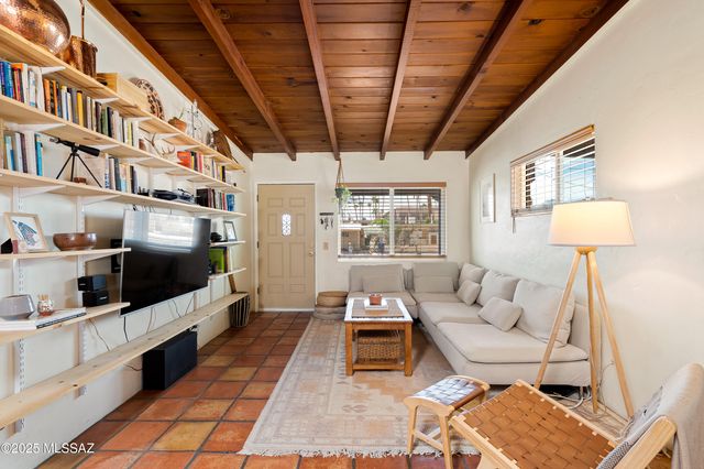 814 N Dodge Boulevard, Tucson, AZ 85716