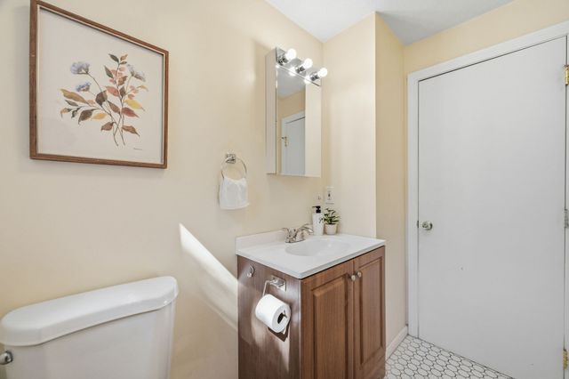 118-120 Edinboro St 118, Newton, MA 02460