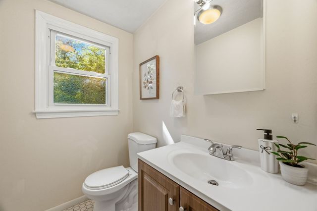 118-120 Edinboro St 118, Newton, MA 02460