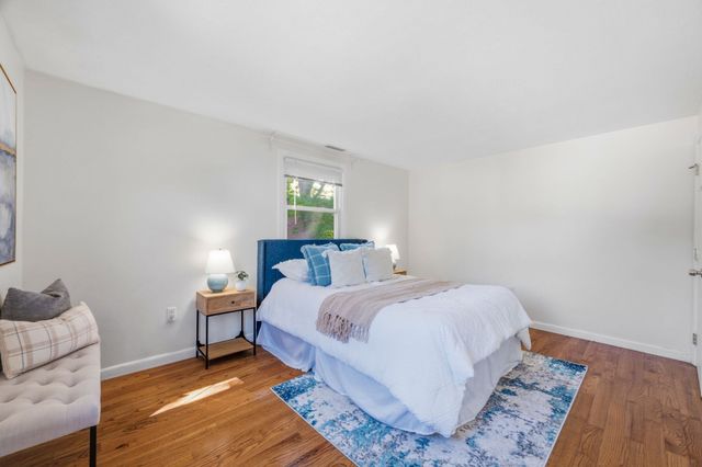 118-120 Edinboro St 118, Newton, MA 02460