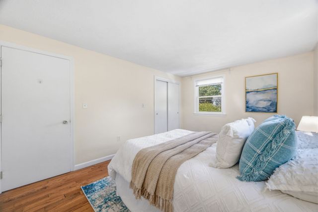 118-120 Edinboro St 118, Newton, MA 02460