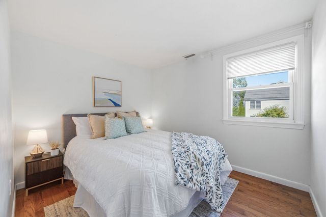 118-120 Edinboro St 118, Newton, MA 02460