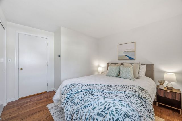 118-120 Edinboro St 118, Newton, MA 02460