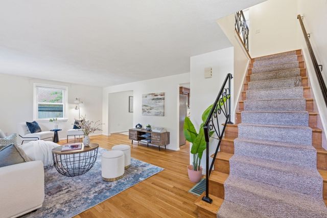 118-120 Edinboro St 118, Newton, MA 02460
