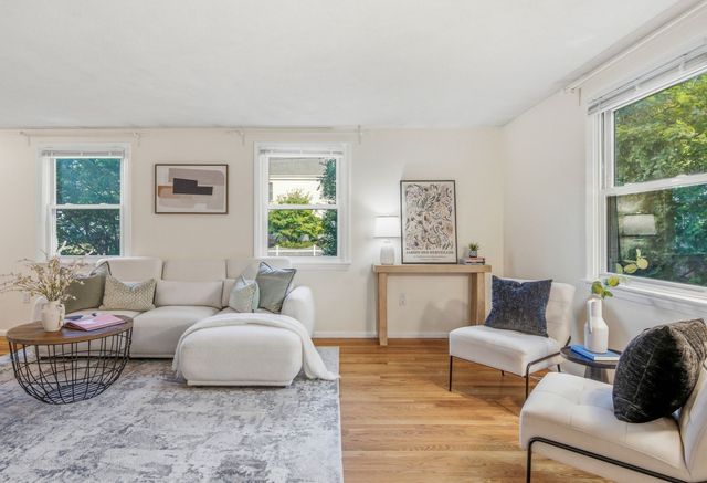 118-120 Edinboro St 118, Newton, MA 02460