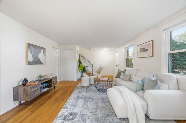118-120 Edinboro St 118, Newton, MA 02460