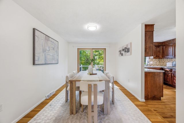 118-120 Edinboro St 118, Newton, MA 02460