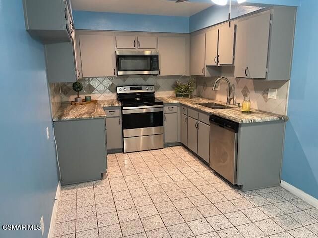 1256 Patricia Avenue 10, Simi Valley, CA 93065