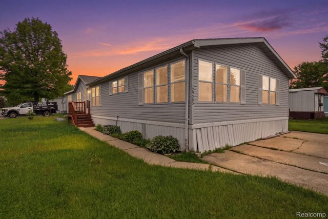 29585 Cambridge Court, Chesterfield Township, MI 48051