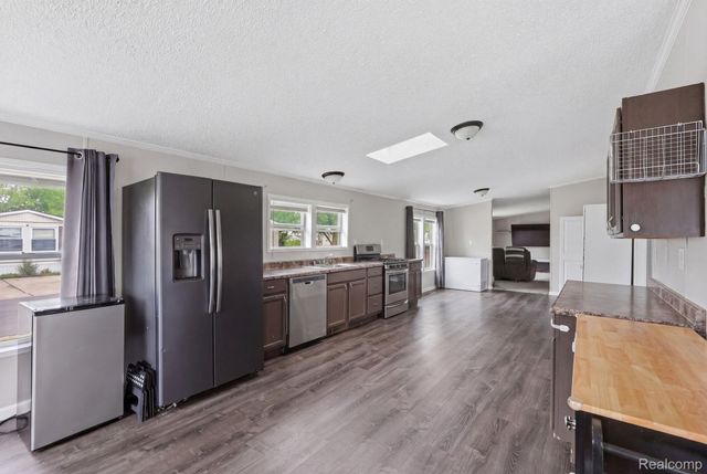 29585 Cambridge Court, Chesterfield Township, MI 48051