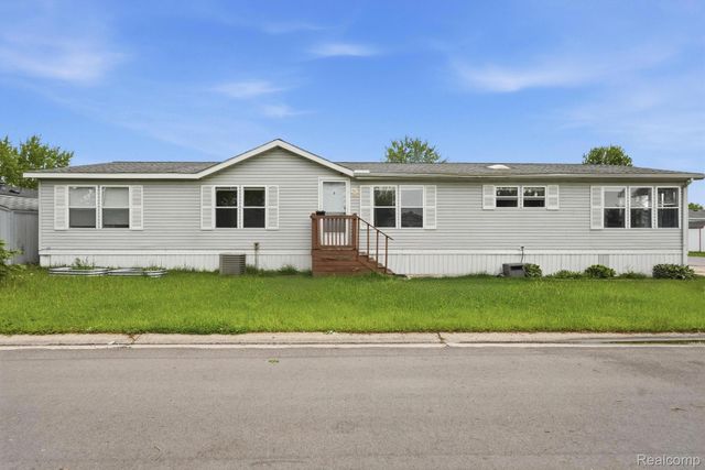 29585 Cambridge Court, Chesterfield Township, MI 48051