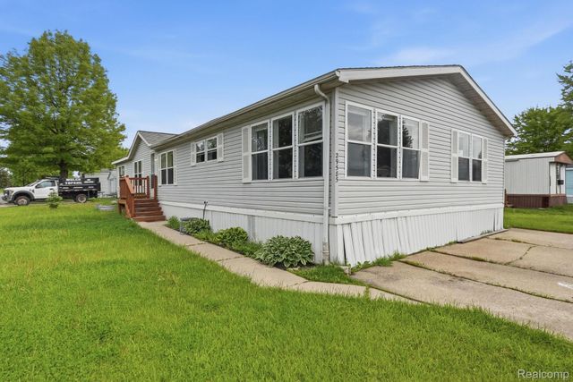 29585 Cambridge Court, Chesterfield Township, MI 48051