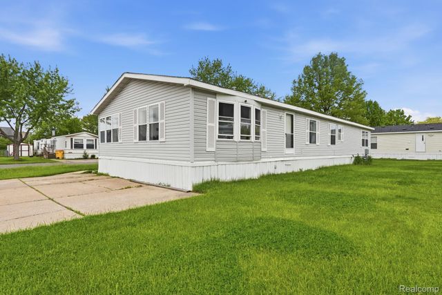 29585 Cambridge Court, Chesterfield Township, MI 48051