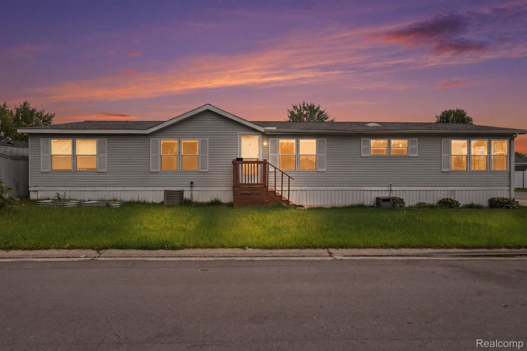 29585 Cambridge Court, Chesterfield Township, MI 48051