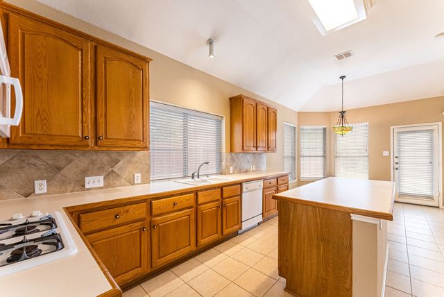 922 Creekbend Drive, Keller, TX 76248