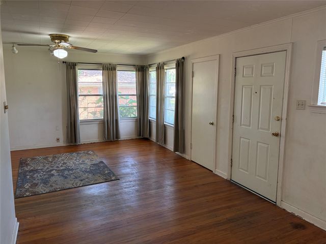 2109 Murray Ave, Rockdale, TX 76567