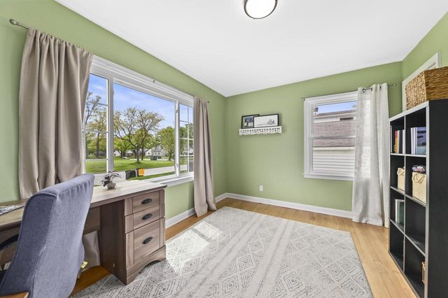 7926 W Wright STREET, Wauwatosa, WI 53213
