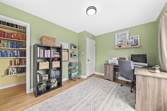 7926 W Wright STREET, Wauwatosa, WI 53213