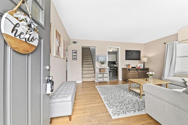 7926 W Wright STREET, Wauwatosa, WI 53213