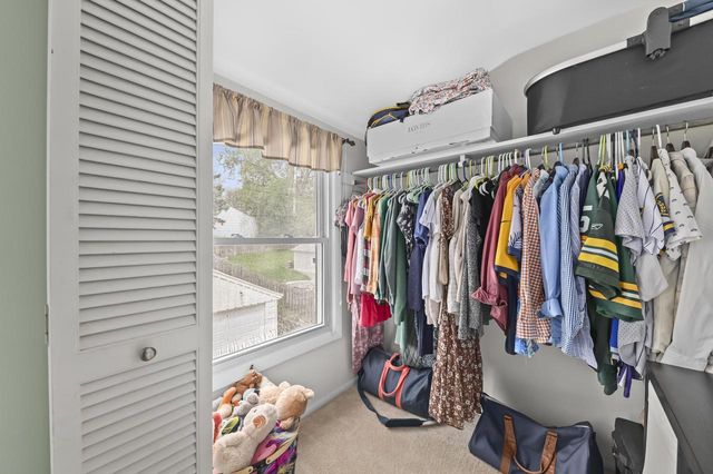 7926 W Wright STREET, Wauwatosa, WI 53213