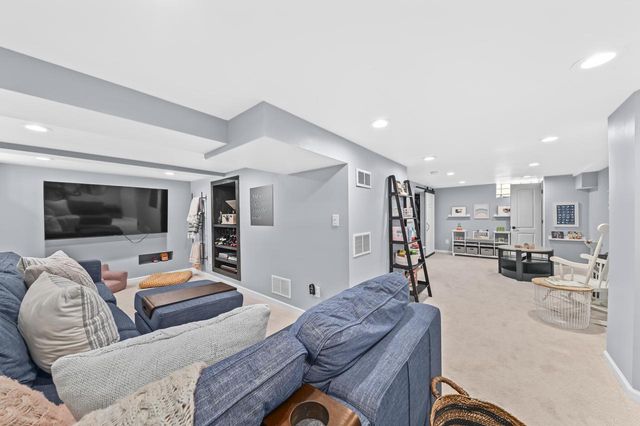 7926 W Wright STREET, Wauwatosa, WI 53213