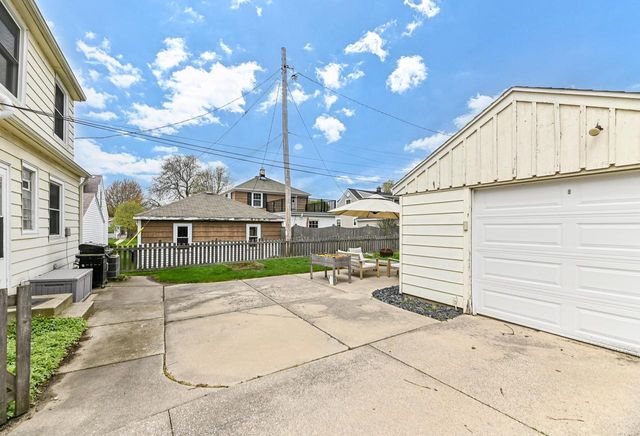 7926 W Wright STREET, Wauwatosa, WI 53213