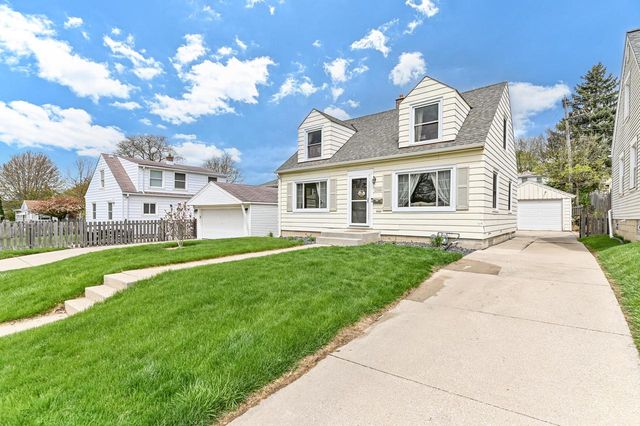 7926 W Wright STREET, Wauwatosa, WI 53213