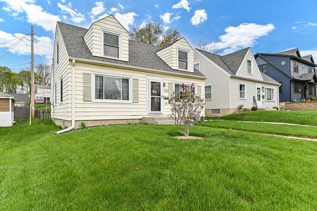 7926 W Wright STREET, Wauwatosa, WI 53213